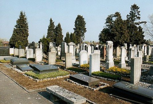Grabstätten auf Israelitischem Friedhof, Foto: alemannia-judaica.de 