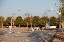 Basketball und Tischtennis Spielen im Erlenmattpark 